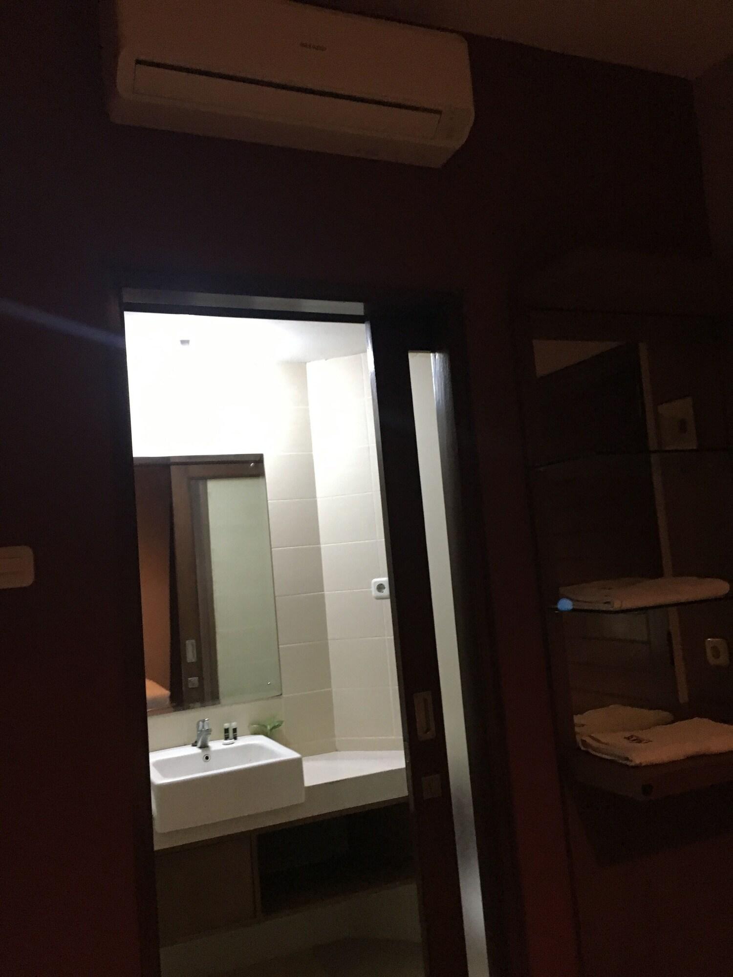 Maguwo Votel Viure Hotel Jogjakarta מראה חיצוני תמונה