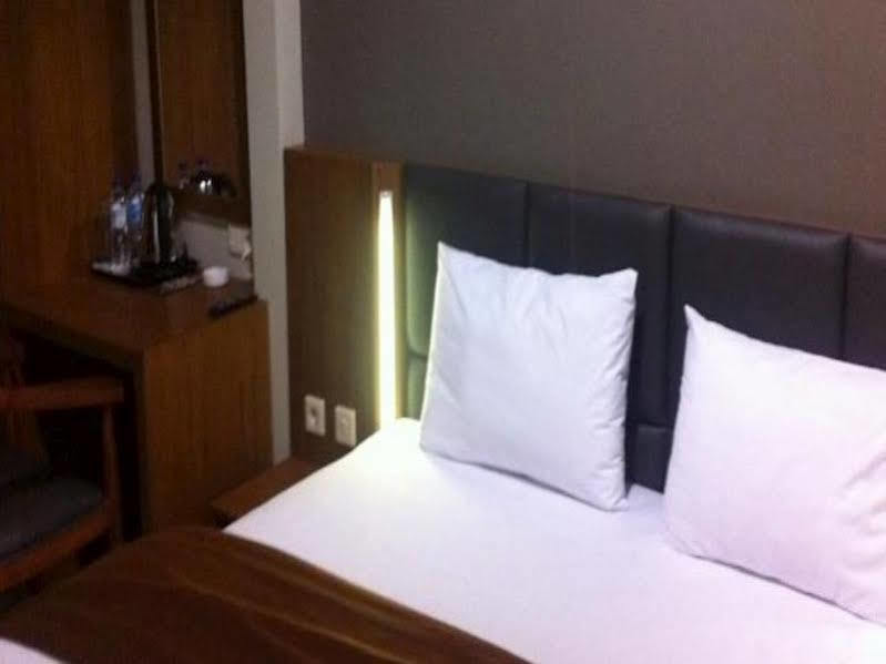 Maguwo Votel Viure Hotel Jogjakarta מראה חיצוני תמונה