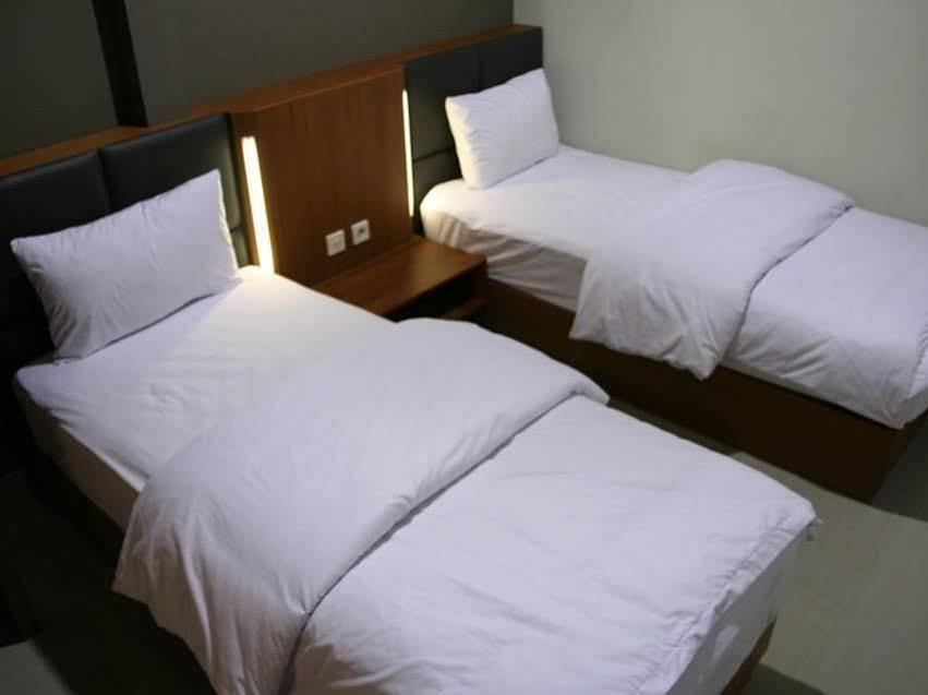 Maguwo Votel Viure Hotel Jogjakarta מראה חיצוני תמונה